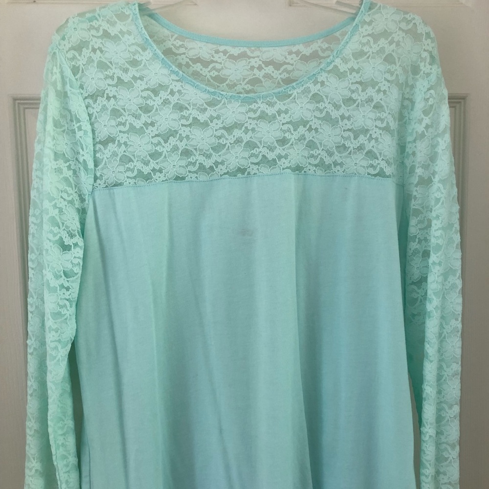 Women’s lacy long sleeve top Size XL